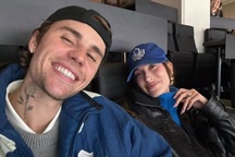 Biểu hiện gây chú ý của vợ chồng Justin Bieber giữa ồn ào hôn nhân rạn nứt