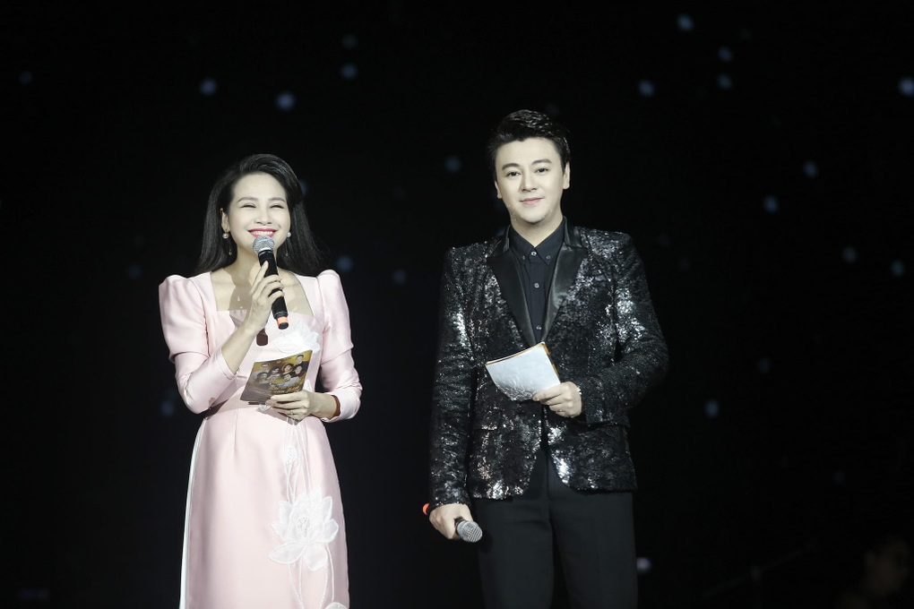 Thanh Thanh Hiền phản ứng bất ngờ khi MC Phan Anh đọc thơ tình - 1 Thanh Thanh Hiền phản ứng bất ngờ khi MC Phan Anh đọc thơ tình - 1