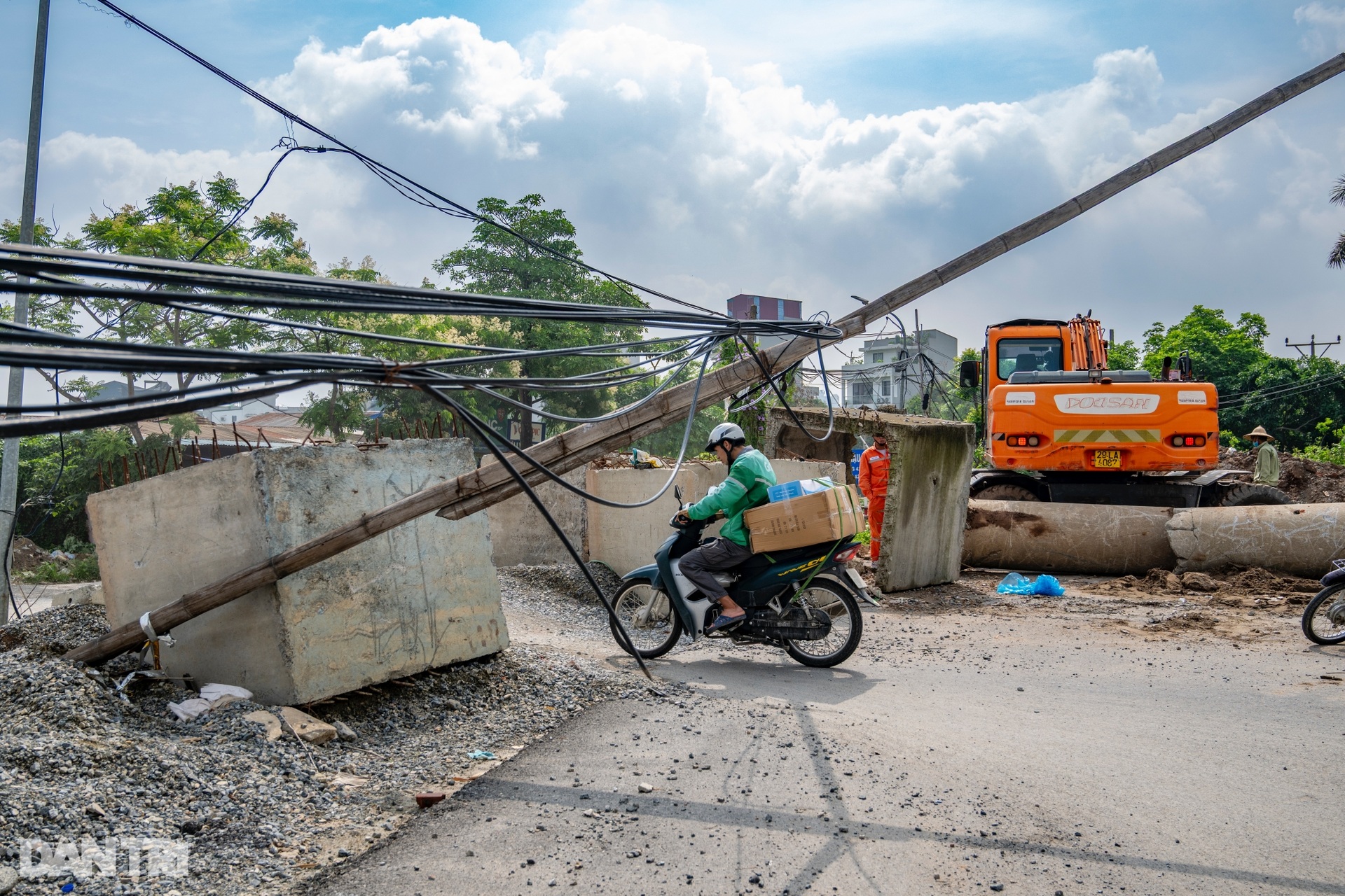 Gấp rút thi công tuyến đường 8 làn gần 1.800 tỷ tại Hà Nội - 9 Gấp rút thi công tuyến đường 8 làn gần 1.800 tỷ tại Hà Nội - 9