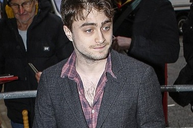 “Cậu bé phù thủy” trông ngày càng phờ phạc