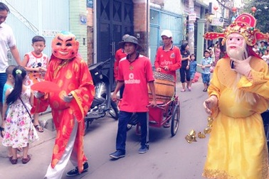 Dịch vụ Ông Địa, Thần Tài “hốt bạc”… ngày đầu năm