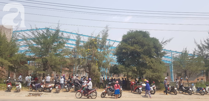 Hiện trường vụ sập bức tường rộng 400m2, 6 người chết, nhiều người bị vùi lấp trong gạch đá - Ảnh 11. Hiện trường vụ sập bức tường rộng 400m2, 6 người chết, nhiều người bị vùi lấp trong gạch đá - Ảnh 11.