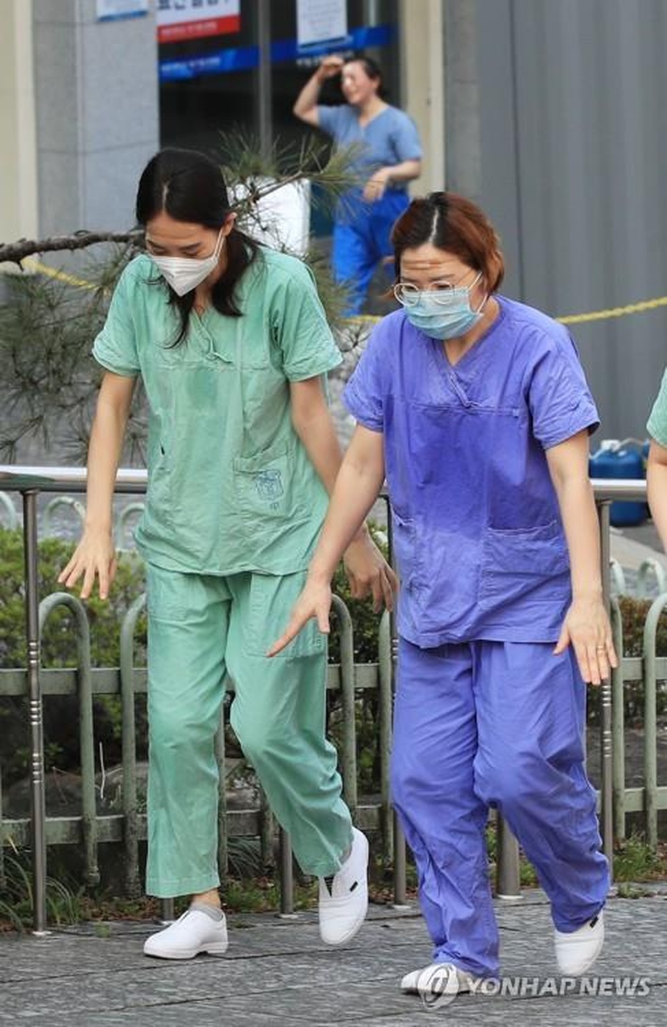 Hàn Quốc phát hiện thêm ổ dịch ở viện dưỡng lão, số ca nhiễm tăng trở lại - 2 Hàn Quốc phát hiện thêm ổ dịch ở viện dưỡng lão, số ca nhiễm tăng trở lại - 2
