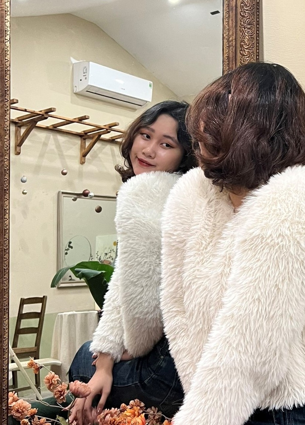 Gen Z bàn luận về dùng hàng hiệu: Mặc gì không thể hiện bản chất con người - 2 Gen Z bàn luận về dùng hàng hiệu: Mặc gì không thể hiện bản chất con người - 2