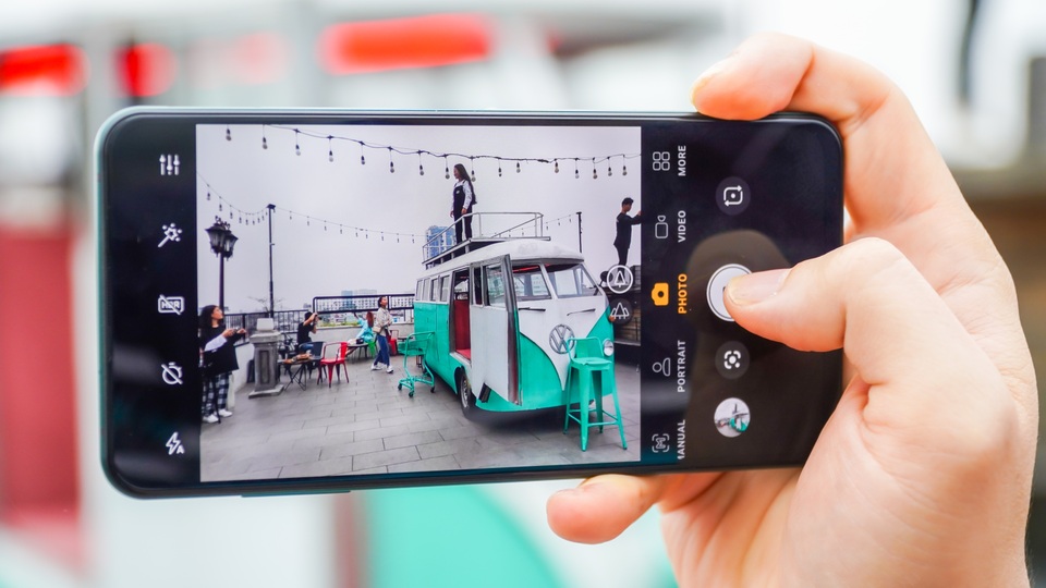 Camera ẩn dưới màn hình của Vsmart Aris Pro: Ảnh đẹp, quay video bị mờ ảo - 11 Camera ẩn dưới màn hình của Vsmart Aris Pro: Ảnh đẹp, quay video bị mờ ảo - 11