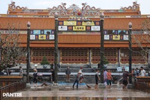 Bùn non phủ kín cố đô, người dân Huế dốc sức hồi sinh phố phường