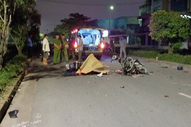 Hai xe máy tông nhau trực diện, 2 người chết, 1 người nguy kịch