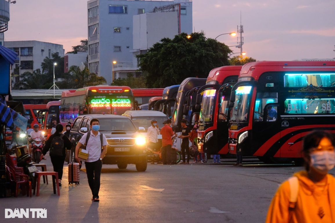 Hàng loạt bệnh viện ở TPHCM giảm sâu F0 sau Tết: Chuyên gia nói gì? - 2 Hàng loạt bệnh viện ở TPHCM giảm sâu F0 sau Tết: Chuyên gia nói gì? - 2