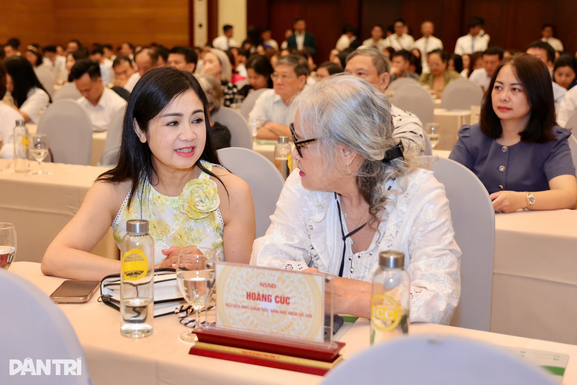 Dàn nghệ sĩ nổi tiếng, gạo cội đến dự Lễ kỷ niệm 20 năm báo Dân trí - 8 Dàn nghệ sĩ nổi tiếng, gạo cội đến dự Lễ kỷ niệm 20 năm báo Dân trí - 8