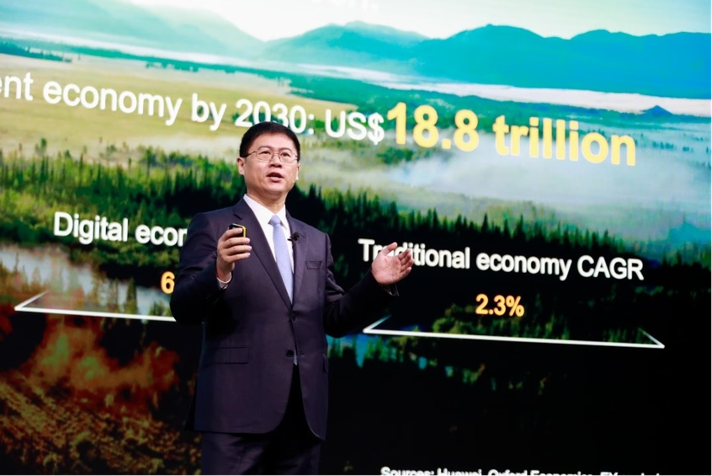Ông Li Peng - Phó Chủ tịch cấp cao kiêm Chủ tịch nhóm Kinh doanh & Dịch vụ ICT của Huawei khẳng định mạng 5.5G sẽ được thương mại hóa trong năm nay (Ảnh: Huawei).