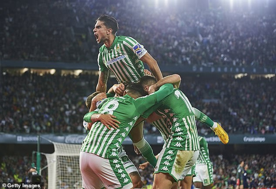 Thua sốc Betis, Real Madrid mất ngôi đầu bảng vào tay Barcelona - 12 Thua sốc Betis, Real Madrid mất ngôi đầu bảng vào tay Barcelona - 12