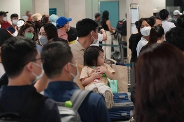 Đề xuất cho trẻ dưới 14 tuổi làm thủ tục bay bằng giấy khai sinh điện tử