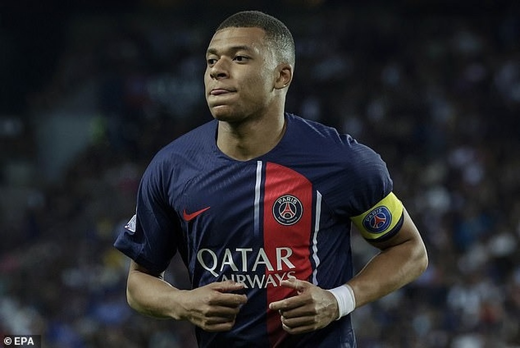 Mbappe tuyên bố ở lại PSG đến hết hợp đồng - 1 Mbappe tuyên bố ở lại PSG đến hết hợp đồng - 1