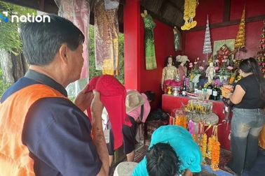 Ngôi đền kỳ lạ ở Thái Lan, người dân tạ lễ bằng áo lót phụ nữ