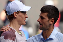 Sinner vươn lên vị trí số ba thế giới, thách thức Djokovic và Alcaraz