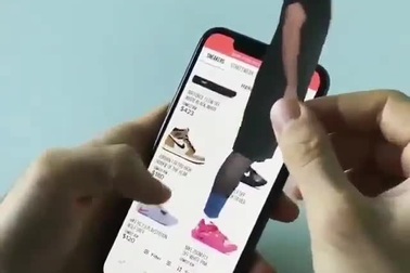 Cười nghiêng ngả với “mẹo hay” để thử giày khi mua hàng trực tuyến