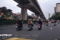 Thanh niên chuyển làn bất cẩn, tạt ngã cô gái rồi bỏ đi gây bức xúc