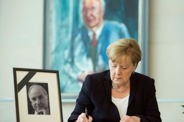 Cuộc sống của người phụ nữ quyền lực nhất thế giới: Chỉ ngủ 4 tiếng mỗi ngày