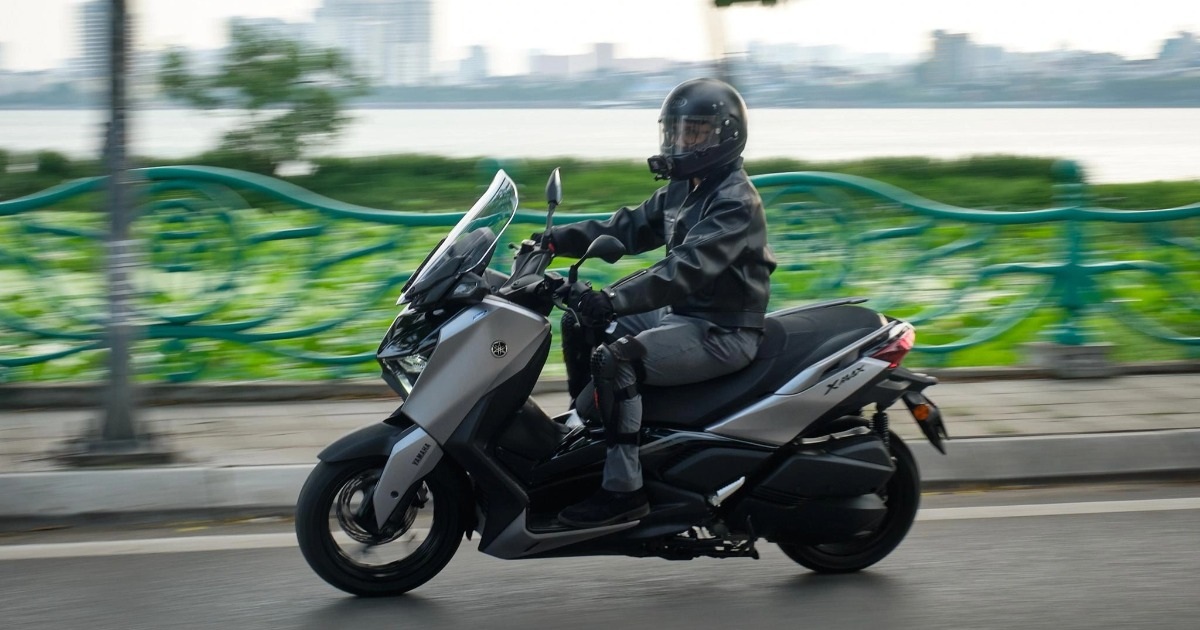Xe tay ga đường dài Yamaha XMAX 300: Lựa chọn cho người sống xa trung tâm