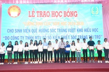 Trao học bổng “Lương Định Của” cho sinh viên hiếu học Sóc Trăng