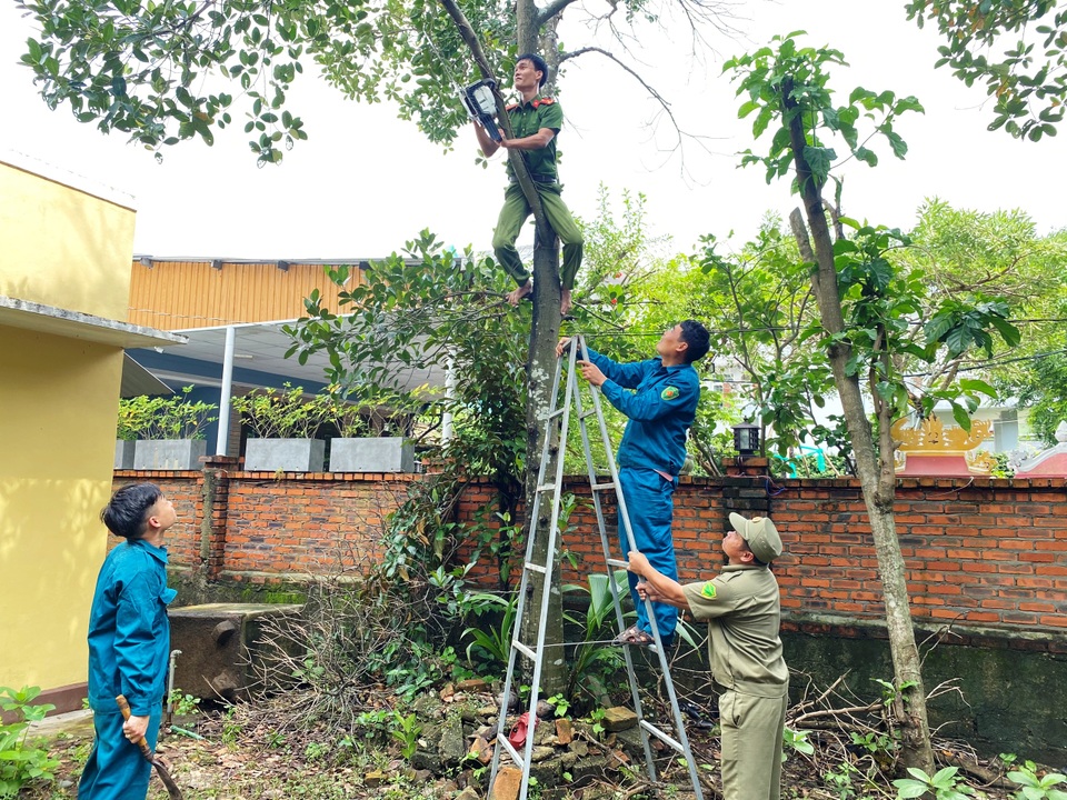 Miền Trung căng mình chuẩn bị đón siêu bão - 10 Miền Trung căng mình chuẩn bị đón siêu bão - 10