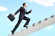 Tranh cãi nên ở lại công ty cũ hay chuyển việc vì lương 25 triệu đồng