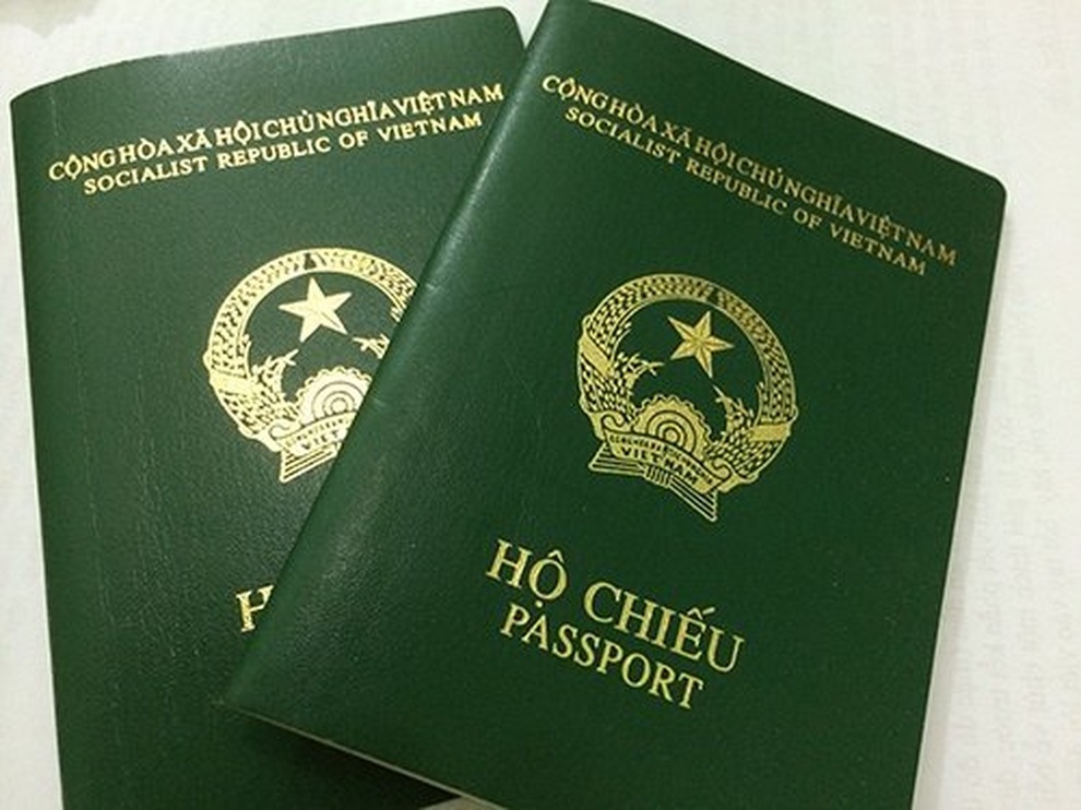 Bộ Công an: Mẫu hộ chiếu gắn chíp điện tử, chống nguy cơ làm giả - 1 Bộ Công an: Mẫu hộ chiếu gắn chíp điện tử, chống nguy cơ làm giả - 1