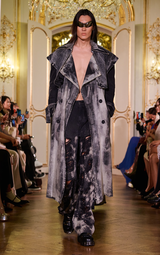 Thiết kế denim phá cách gây ấn tượng tại Tuần lễ thời trang Paris - 5 Thiết kế denim phá cách gây ấn tượng tại Tuần lễ thời trang Paris - 5