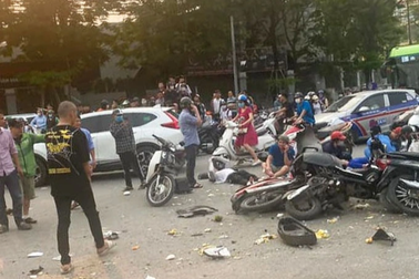 Vụ ô tô tông 17 xe máy tại Hà Nội: Cháu bé 3 tuổi đã được mổ cấp cứu