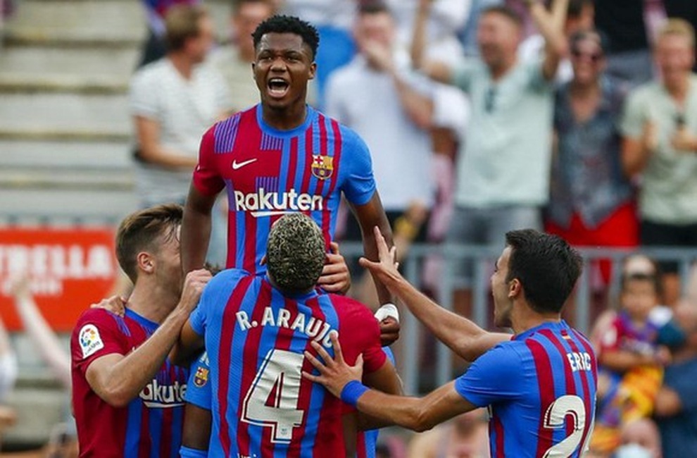 Chỉ cần 10 phút, thần đồng khiến Barcelona không còn nhớ… Messi - 1 Chỉ cần 10 phút, thần đồng khiến Barcelona không còn nhớ… Messi - 1