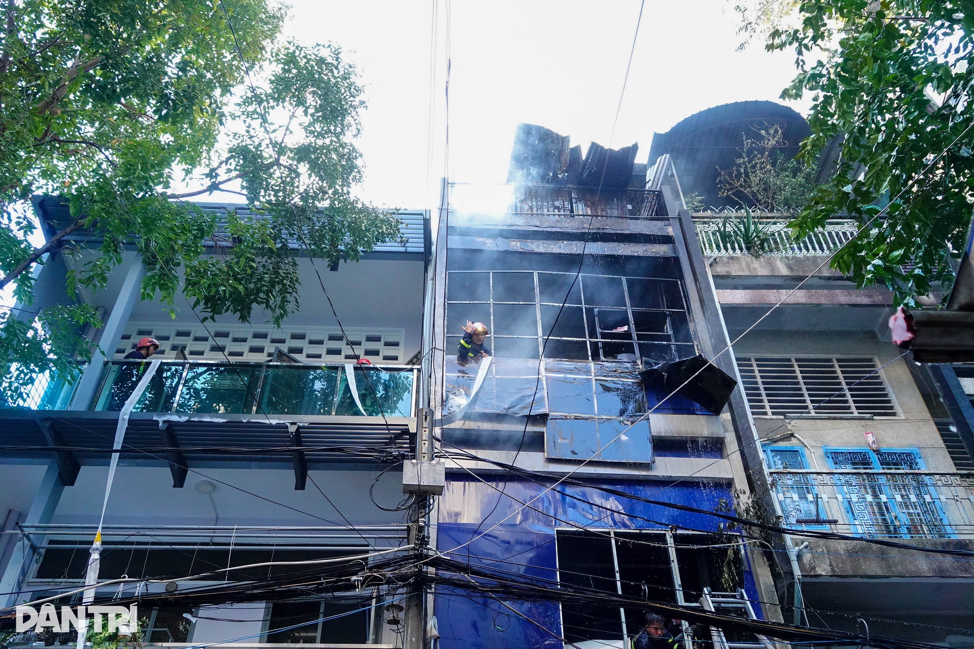 Hiện trường vụ cháy tiệm nhang đèn 3 tầng tại trung tâm TP Cần Thơ - 8 Hiện trường vụ cháy tiệm nhang đèn 3 tầng tại trung tâm TP Cần Thơ - 8