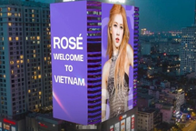 Nhóm fan Việt chi hàng trăm triệu cho biển hiệu, xe bus chào đón Blackpink