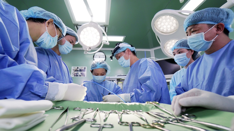 Tiến sĩ vá dị dạng lì lợm và những lần đi xin việc bị... đuổi thẳng - 2 Tiến sĩ vá dị dạng lì lợm và những lần đi xin việc bị... đuổi thẳng - 2