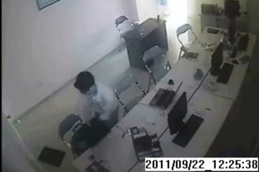 Video “đạo chích” đột nhập công ty trộm cắp