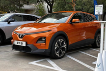 VinFast VF 6 xuất hiện tại Mỹ và đường phố Việt Nam, ấn định ngày ra mắt 29/9