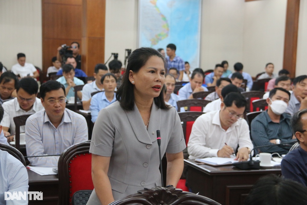 Đắk Nông: Hoan nghênh việc Phó Giám đốc sở xin thôi việc tại lễ bổ nhiệm - 1 Đắk Nông: Hoan nghênh việc Phó Giám đốc sở xin thôi việc tại lễ bổ nhiệm - 1