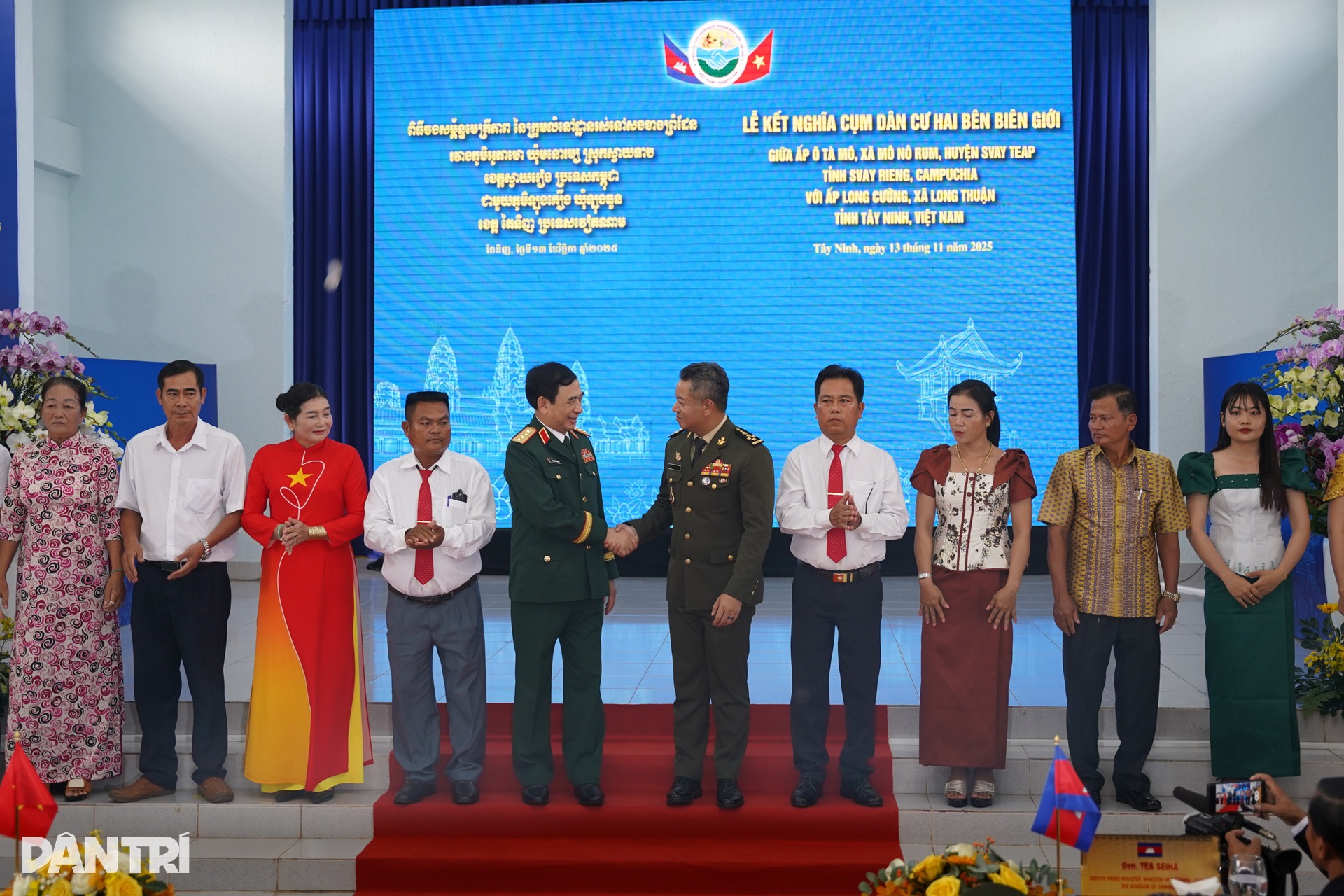 Bộ trưởng Quốc phòng Việt Nam - Campuchia gặp gỡ tại Tây Ninh - 11