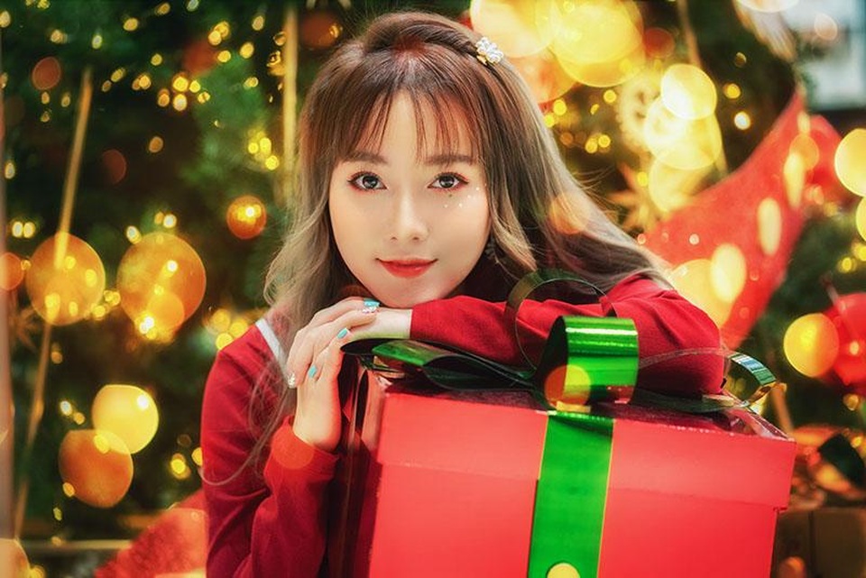 Cô gái có tên đẹp như người cuốn hút trong bộ ảnh đón Giáng sinh - 1