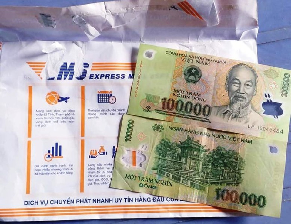 Bán gà ủng hộ quỹ chống dịch Covid-19, cụ bà được nhận quà của bạn đọc - 2 Bán gà ủng hộ quỹ chống dịch Covid-19, cụ bà được nhận quà của bạn đọc - 2