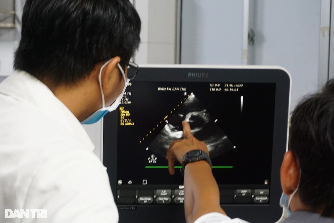 Giao thừa căng mình ở bệnh viện và niềm vui vỡ òa khi cấp cứu thành công - 1 Giao thừa căng mình ở bệnh viện và niềm vui vỡ òa khi cấp cứu thành công - 1
