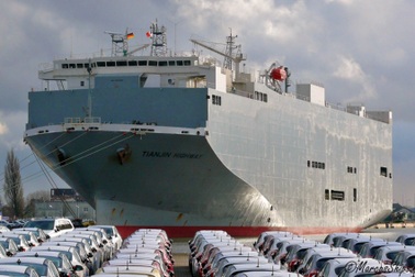 Tàu chở 2.000 ôtô nhập khẩu từ Thái Lan phải kiểm dịch Covid-19