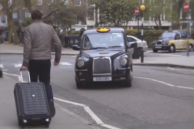 Vali thông minh có thể gấp gọn trong nháy mắt