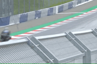 Xem tay đua MotoGP nhảy ra khỏi xe ở tốc độ hơn 200 km/h