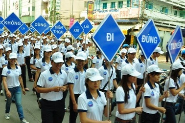 SV hưởng ứng chiến dịch “Tôn trọng con đường”