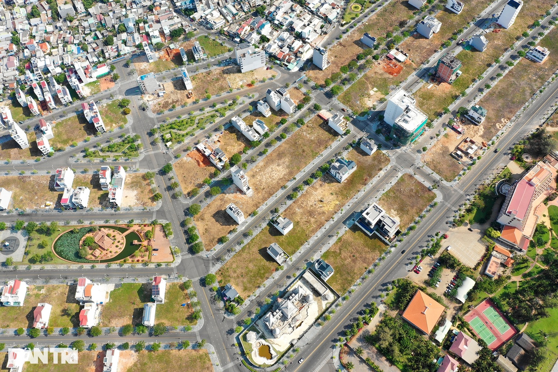 Cận cảnh dự án biến sân golf thành khu đô thị đang bị Bộ Công an kiểm tra - 6 Cận cảnh dự án biến sân golf thành khu đô thị đang bị Bộ Công an kiểm tra - 6