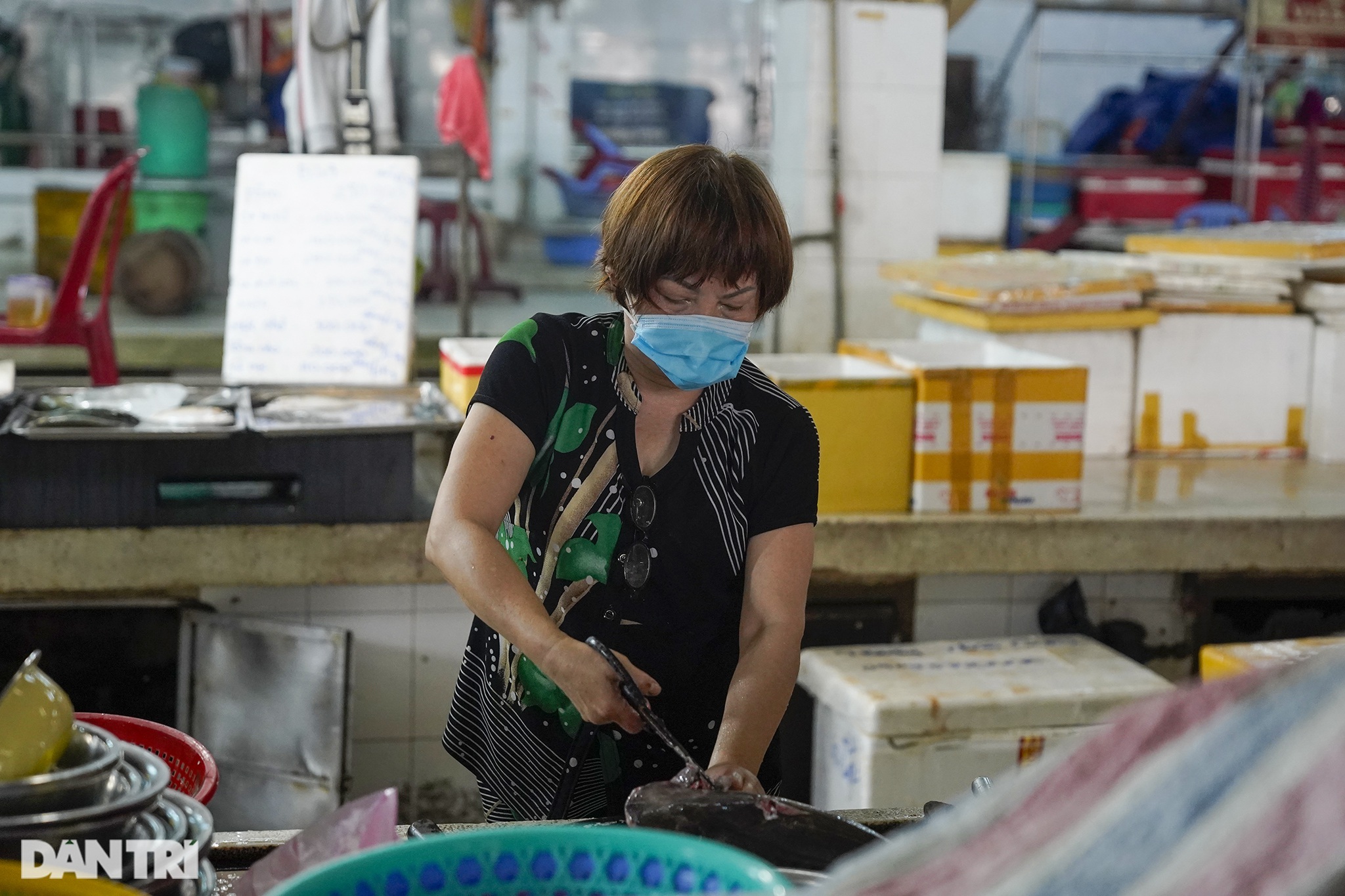 Tiểu thương ở TPHCM không thể tới chợ bán hàng vì sống trong khu phong tỏa - 2 Tiểu thương ở TPHCM không thể tới chợ bán hàng vì sống trong khu phong tỏa - 2