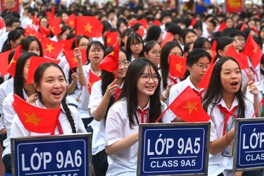 Trống khai trường rền vang, hơn 26 triệu học sinh bước vào năm học mới