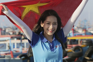 Hot girl Chi Pu thân thiện, rạng ngời trong chiến dịch hành động vì biển đảo