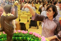 Hàng nghìn người đổ về ngôi chùa lớn nhất Việt Nam làm lễ Phật đản