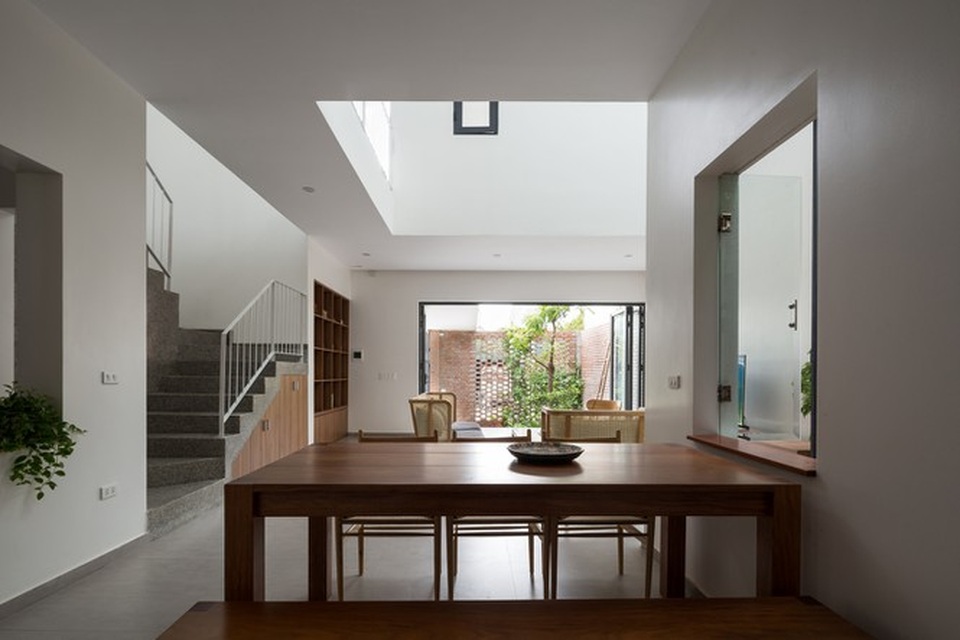 Nhà 2 tầng chốn quê thanh bình nhưng vô cùng ấn tượng ở Hà Tĩnh - 8 Nhà 2 tầng chốn quê thanh bình nhưng vô cùng ấn tượng ở Hà Tĩnh - 8